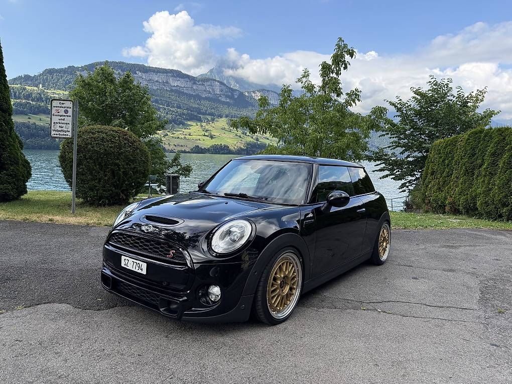 Autos: Mini Cooper S – D'occasion à Brunnen par medo1994