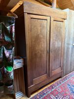 Holzschrank