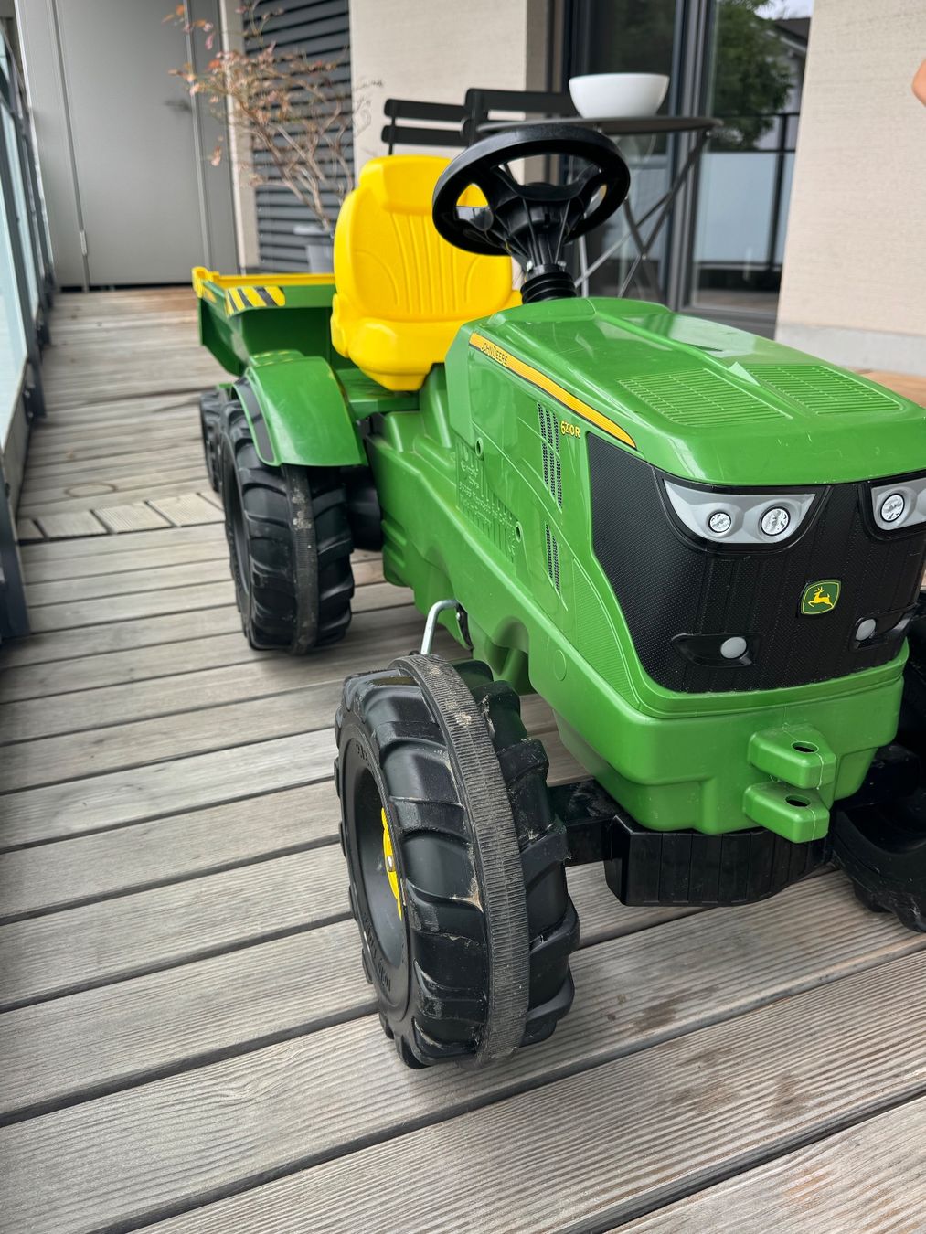 John Deere Fahrzeuge für Kinder: Tretttraktor John Deere – Gebraucht aus Sursee von gyrgyros 8