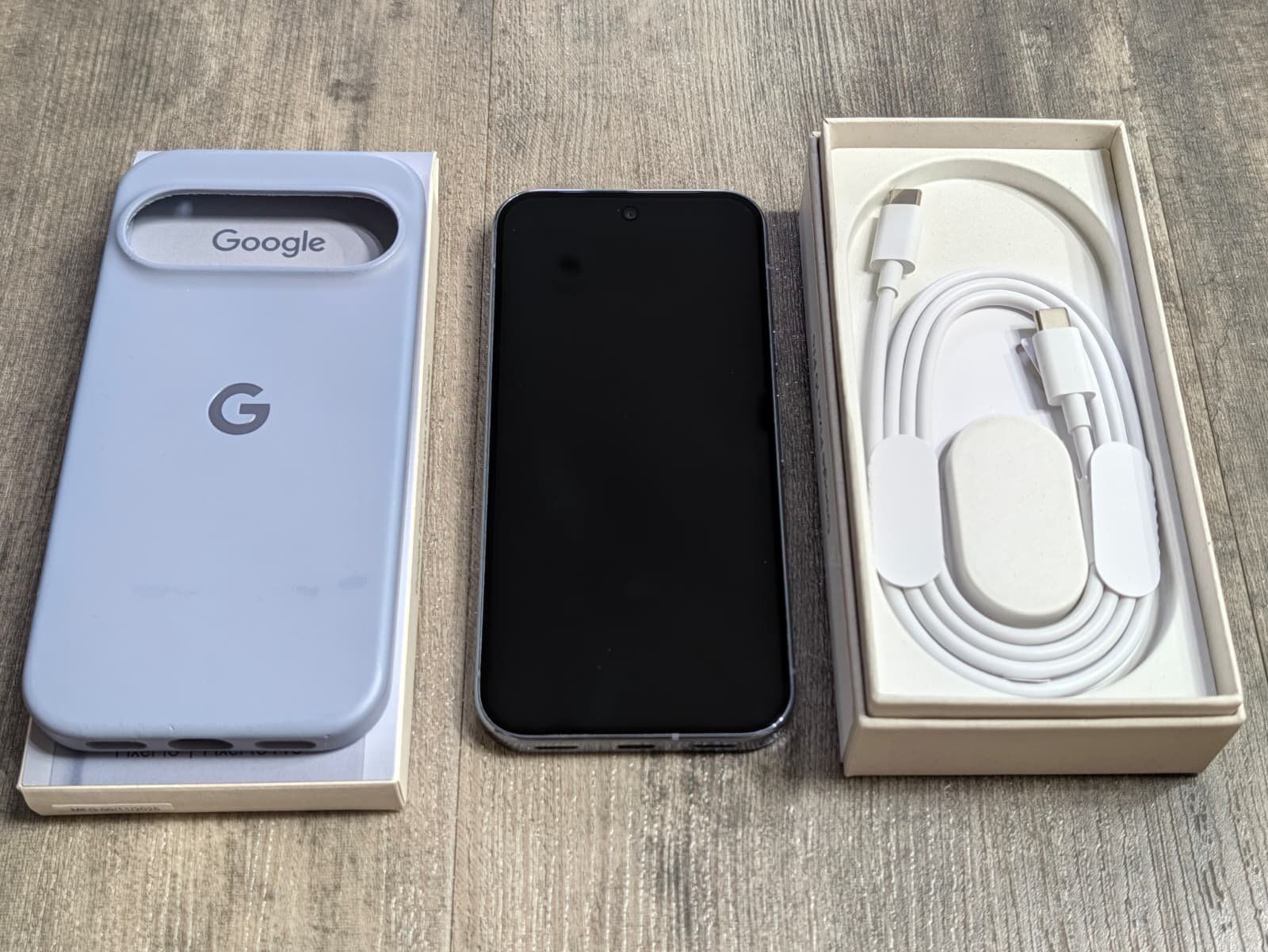 Google Telefoni cellulari / Smartphones: Google Pixel 10 Pro - Moonstone - 256GB (inkl. Case) – Usato da Frauenfeld venduto da pakFINDS