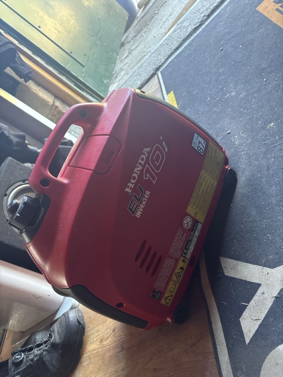 Générateurs de courant: Honda Generator  – D'occasion à Wangen an der Aare par Nicu0520