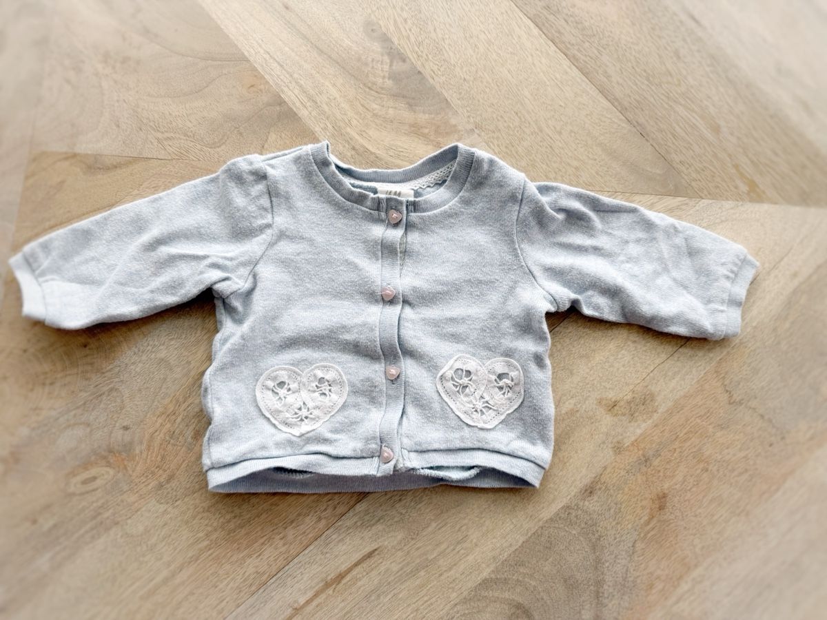 H&M Giacche & Cappotti: Baby Strickjäggli Mädchen hellblau, Gr. 56 – Usato da Eggenwil venduto da Lissi82