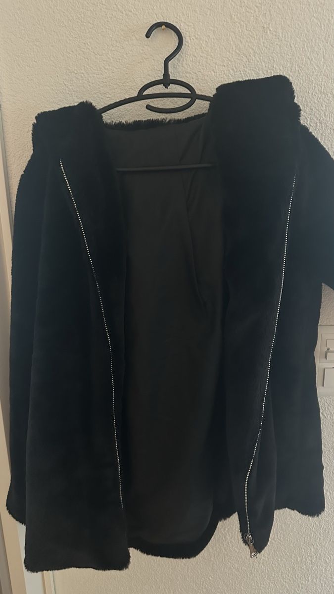 Jacken: Flauschige, schwarze Jacke, Grösse M – Neu (gemäss Beschreibung) aus Winkel von Sommerbrise10 4