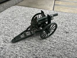 Cannon Britains LTD England  metal vintage #7