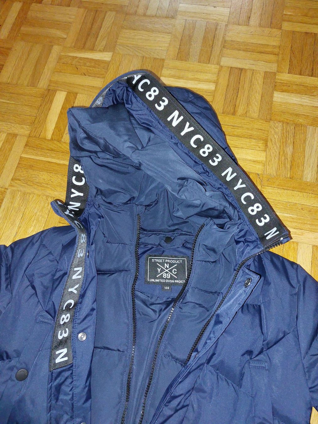 Jacken & Mäntel: Winterjacke mit Kapuze und doppel Verschluss – Gebraucht aus Zürich von Yvn 1