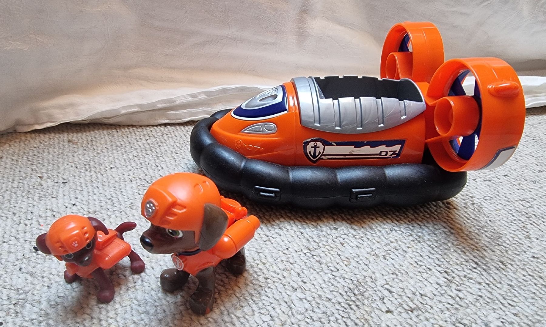 Spielzeuge: Paw Patrol Zuma Hovercraft mit Figuren – Gebraucht aus Rifferswil von sandra0010