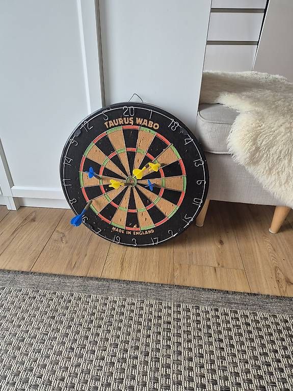Jeux de fléchettes: Dartscheibe mit 6 Pfeilen – D'occasion à Thun par Lexu4444