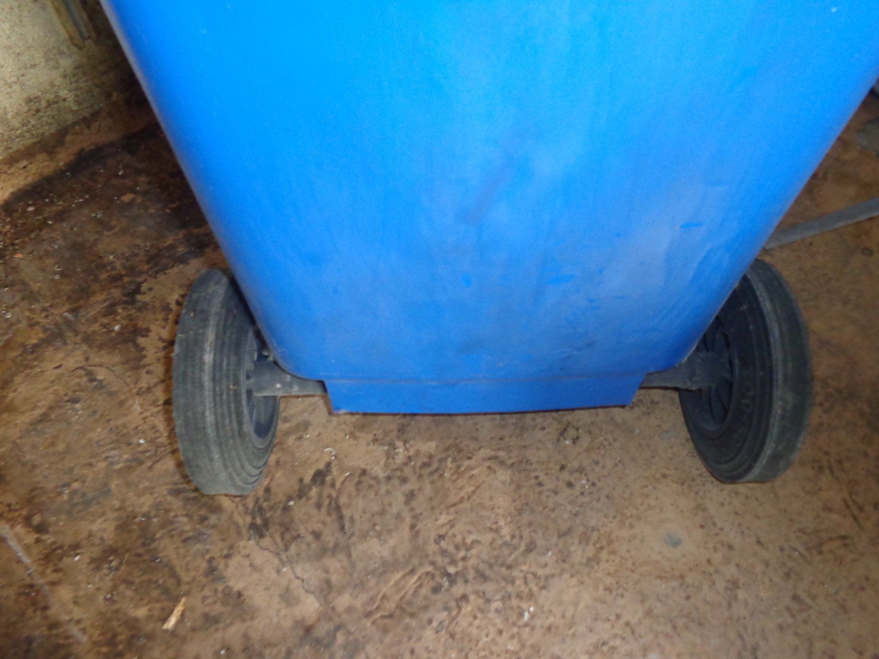 Korpus: Blauer Rollcontainer H= 90 cm x B= 50 cm L= 55 cm – Gebraucht aus Liestal von Gecko16 3
