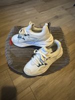 Baskets blanches(Puma), taille 40, parfaites pour l'été