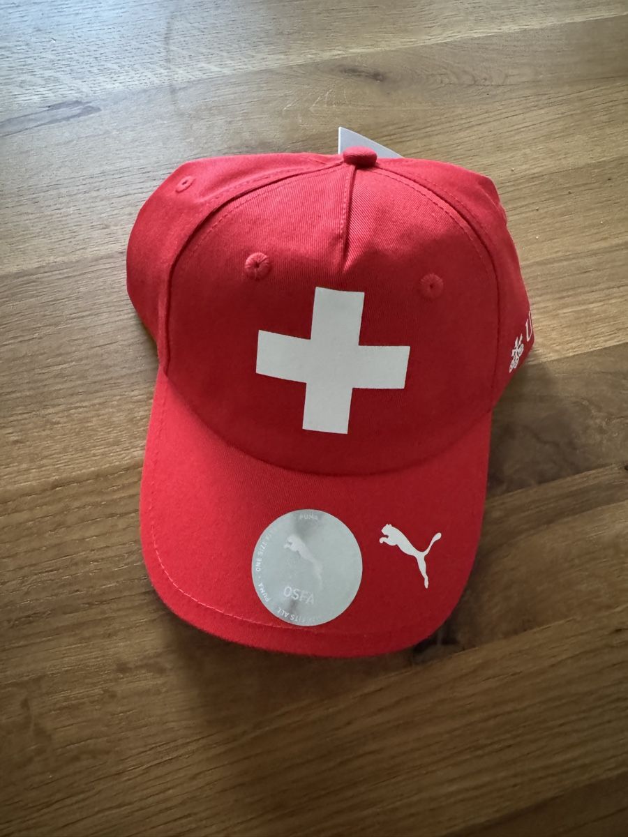 Puma Copricapi, berretti & cappellini: Neue Puma Schweiz Cap rot OSFA – Nuovo e nell'imballaggio originale da Weisslingen venduto da lar_r9qr