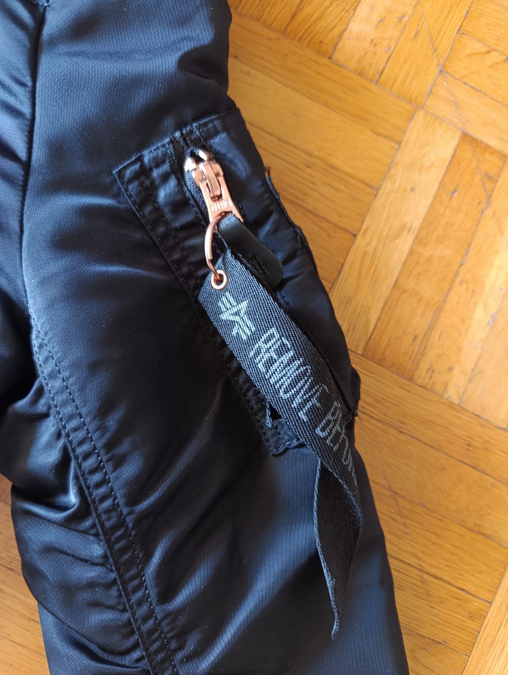 Alpha Industries Vestes: Alpha Industries Bomberjacke schwarz Gr XS – Neuf (Voir description) à Waltenschwil par Bodensee84 2