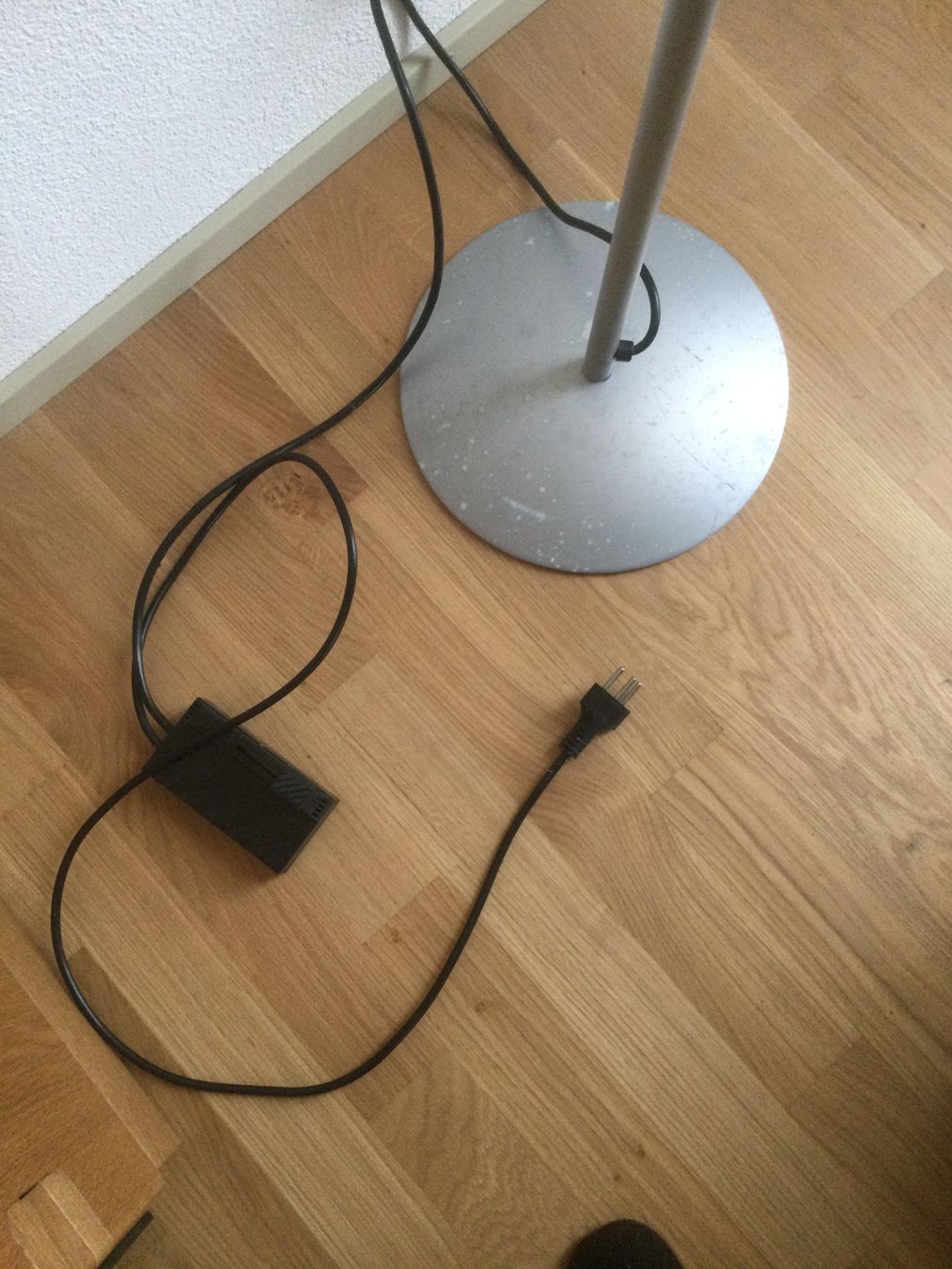 Lampade: Stehleuchte, 173 cm hoch, vintage – Usato da Merenschwand venduto da Stuemper 1