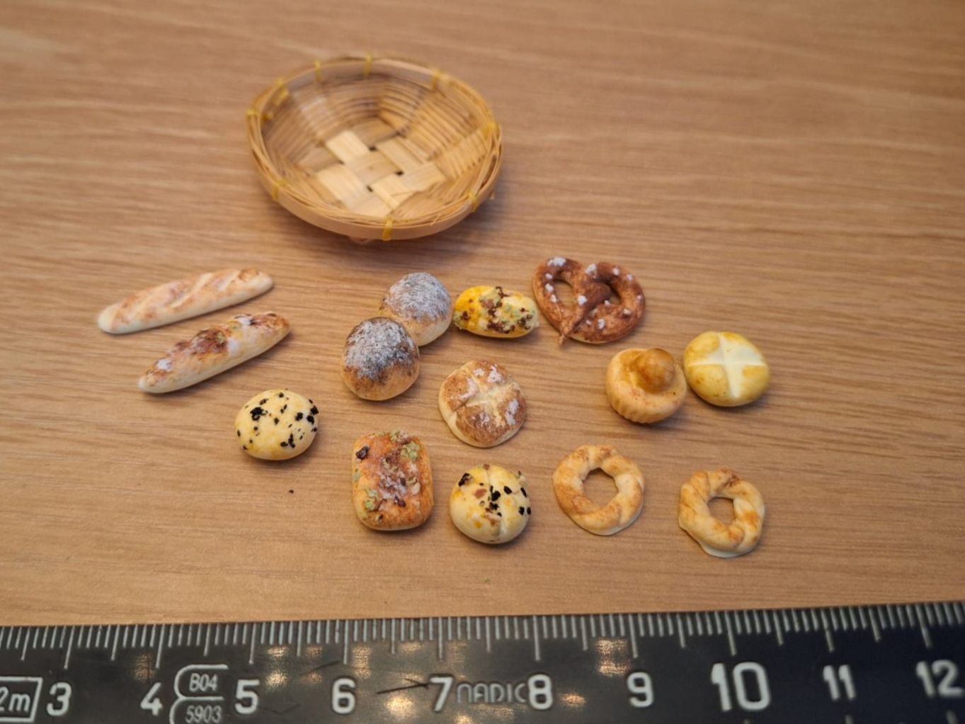 Case e mobili per bambole: Handmade Grosser Brötli Korb – Nuovo (secondo la descrizione) da Zürich venduto da HandmadeTinyFood 2