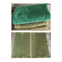 Badezimmerteppiche und Duschtücher
