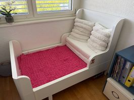 Kinderbett BUSUNGE + Brandneue Matratze VIMSIG
