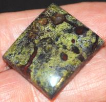 Cabochon L-8367 – Drachenblut Jaspis 24x21mm 41.50 Karat