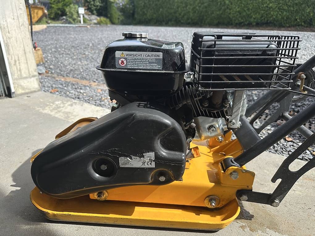 Tutte le macchine: Plaque vibrante – Usato da Bussy FR venduto da sebest