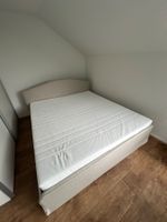 Gepolstertes Doppelbett beige 180x200 + Matratze – Wie neu