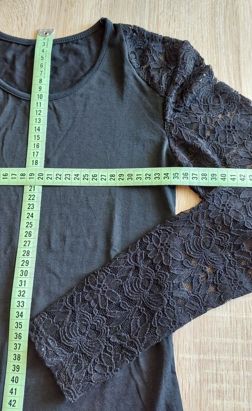T-shirt: Schickes schwarzes Langarmshirt mit Spitze, Grösse M – Usato da Zollikofen venduto da Blackie 4