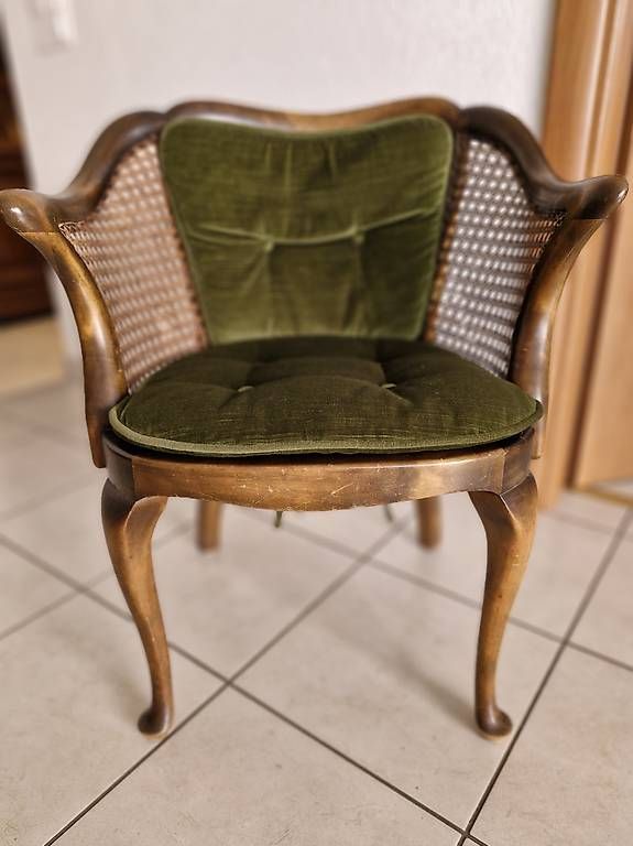 Poltrone: Poltroncina antica – Usato da Giubiasco venduto da bar_r9hz