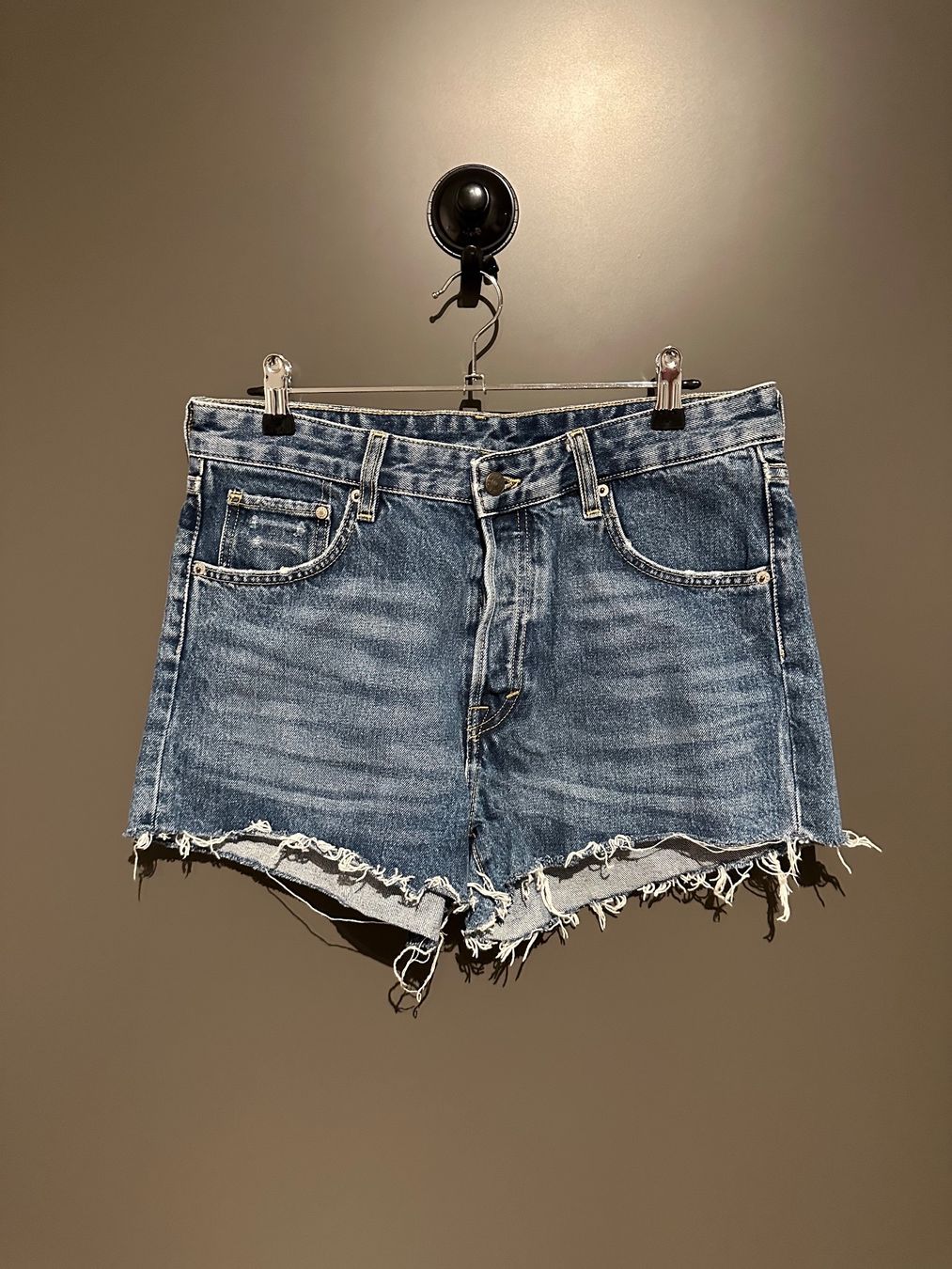 H&M Pantaloni: H&M denim shorts gr.12 – Nuovo (secondo la descrizione) da Winterthur venduto da LeLe0606