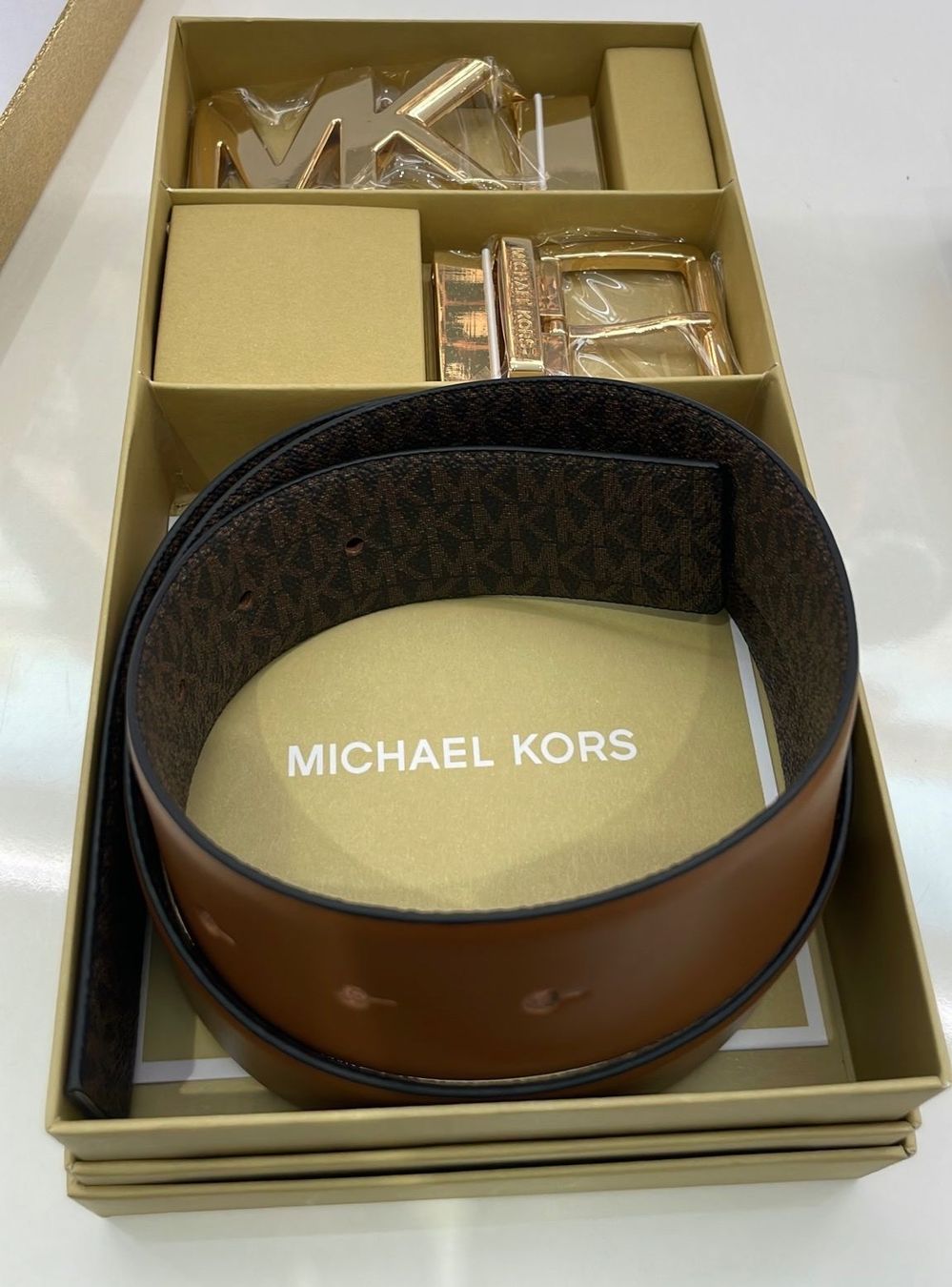 Michael Kors Cinture: Michael Kors Gürtel S 4in1 in Geschenkbox – Nuovo e nell'imballaggio originale da Wiedlisbach venduto da Sistershop 3