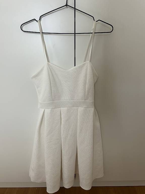 Robes: Weisses Kleid – D'occasion à Münsingen par eny04