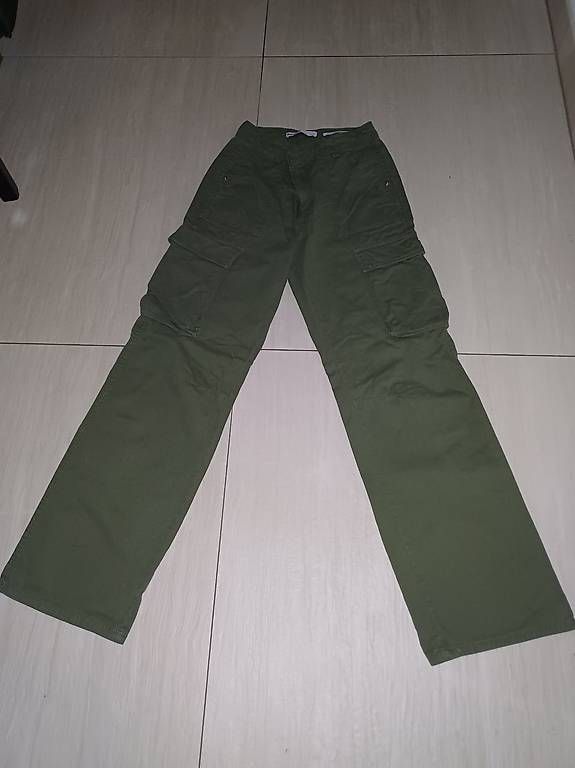 Bershka Pantaloni: 2 Pantalons cargo Bershka – Usato da Bex venduto da Sakito 3