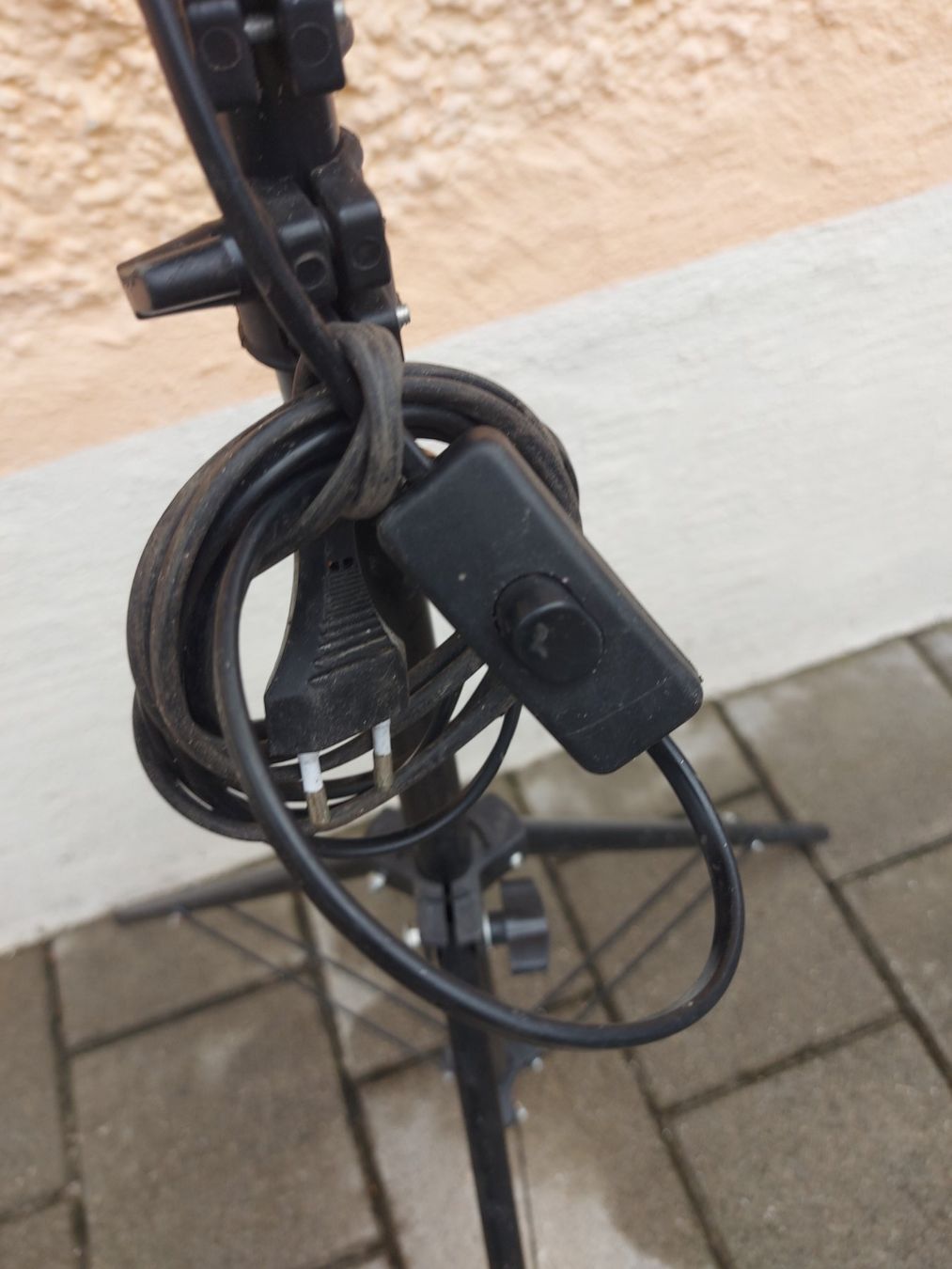 Stative & Stativköpfe: schwarzes Teleskop-Stativ; Lampenstativ; mit E27Sockel – Gebraucht aus Rheinau von profitronic.shop 6