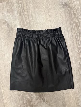 Schwarzer Lederrock von Vero Moda, Gr. XS, modisch & neuwert