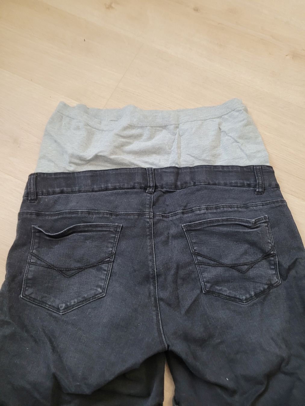 Pantaloni: kurze Umstandshose Gr. 33 – Usato da Lupsingen venduto da sta_wgg5 5
