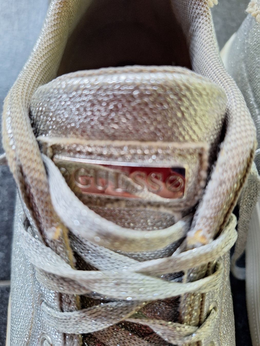 Guess Schuhe für Mädchen: Guess Sneaker silber Plateau Grösse 37  – Gebraucht aus Utzigen von Velvet8 3