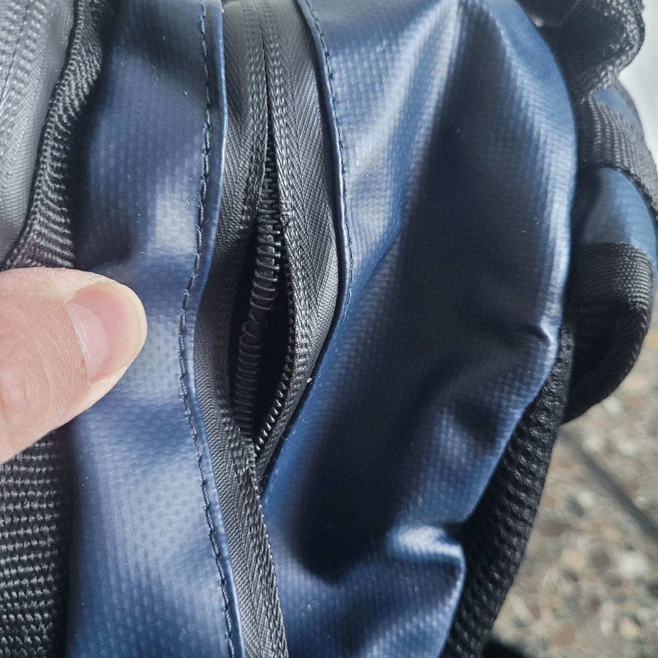 Superdry Zaini: Superdry Rucksack, geräumig, viele Fächer, top. – Usato da Volketswil venduto da tas_tj67 5