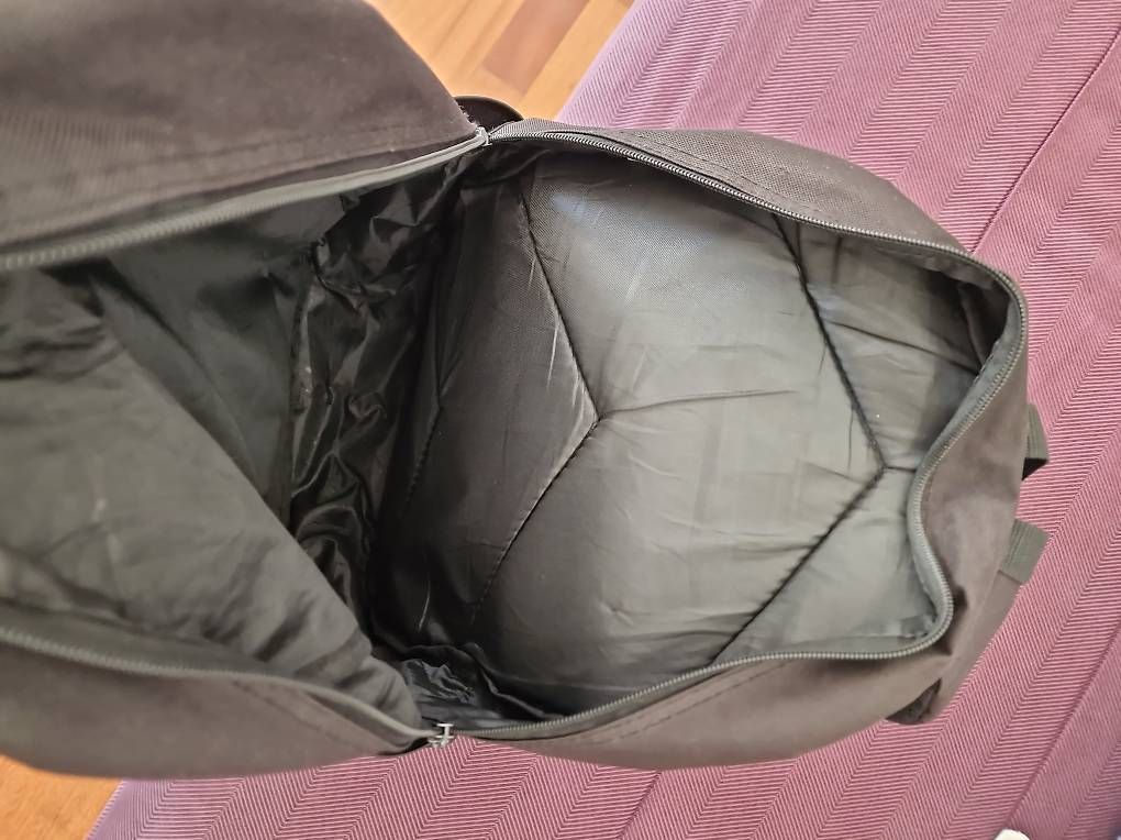 Zaini: Geräumiger Rucksack mit auffälligem Wolf-Motiv – Usato da Luzern venduto da Lin_1970 1