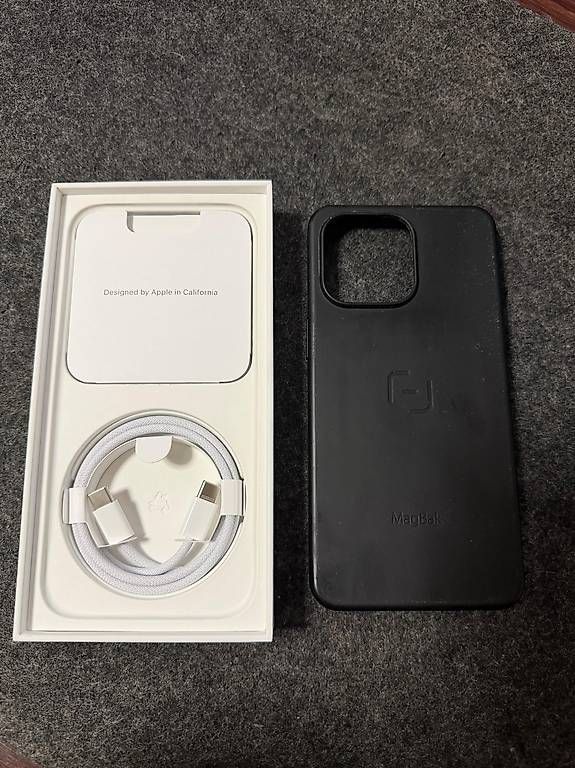 Telefoni cellulari / Smartphones: iPhone 15 Pro Max - Black Titanium - 256GB – Usato da Möhlin venduto da B0K1 4