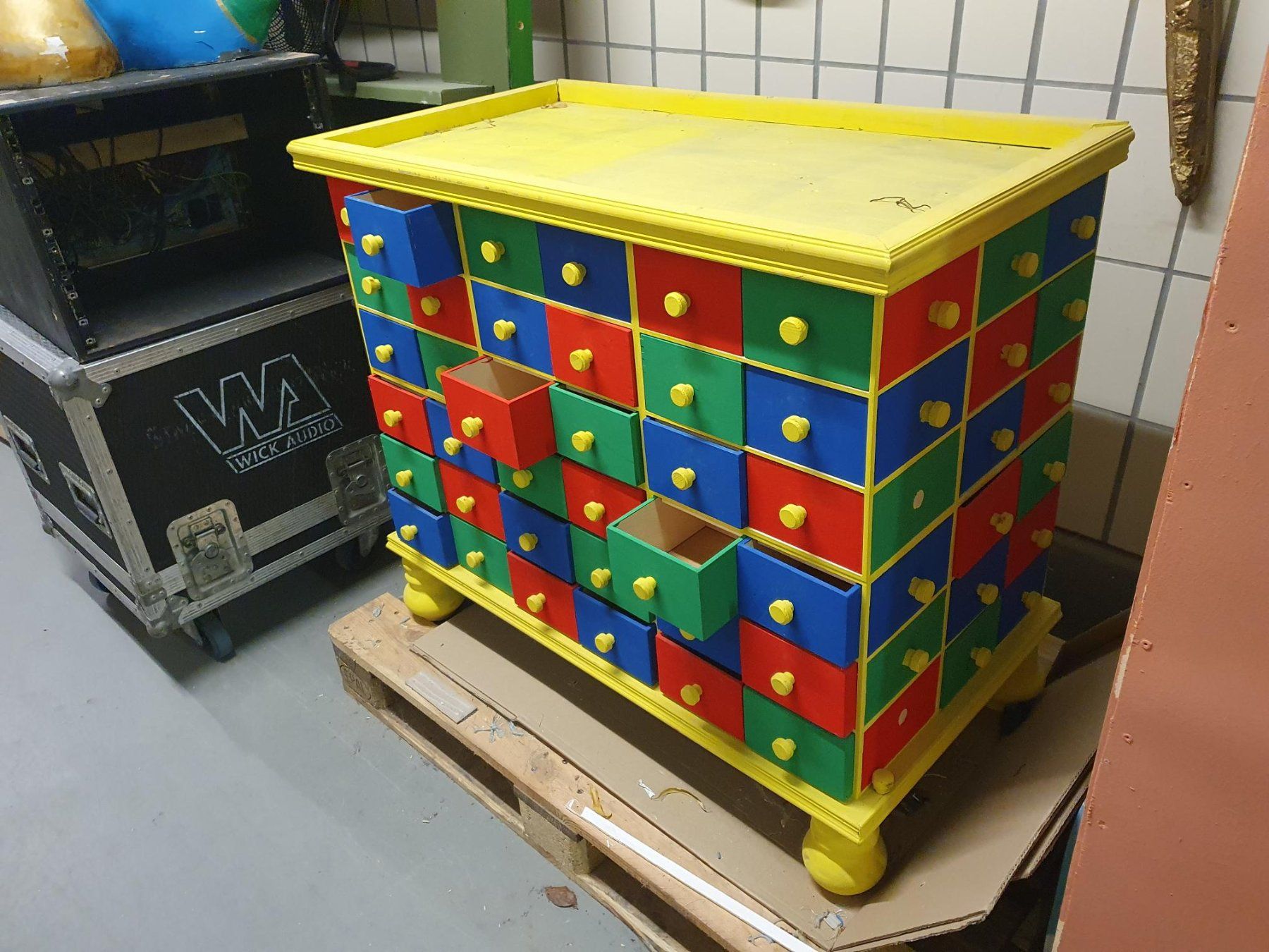 Spielzeuge: Theaterrequisit ("Geräuschkomode  Stimmendieb") – Gebraucht aus Schaffhausen von -awi- 1