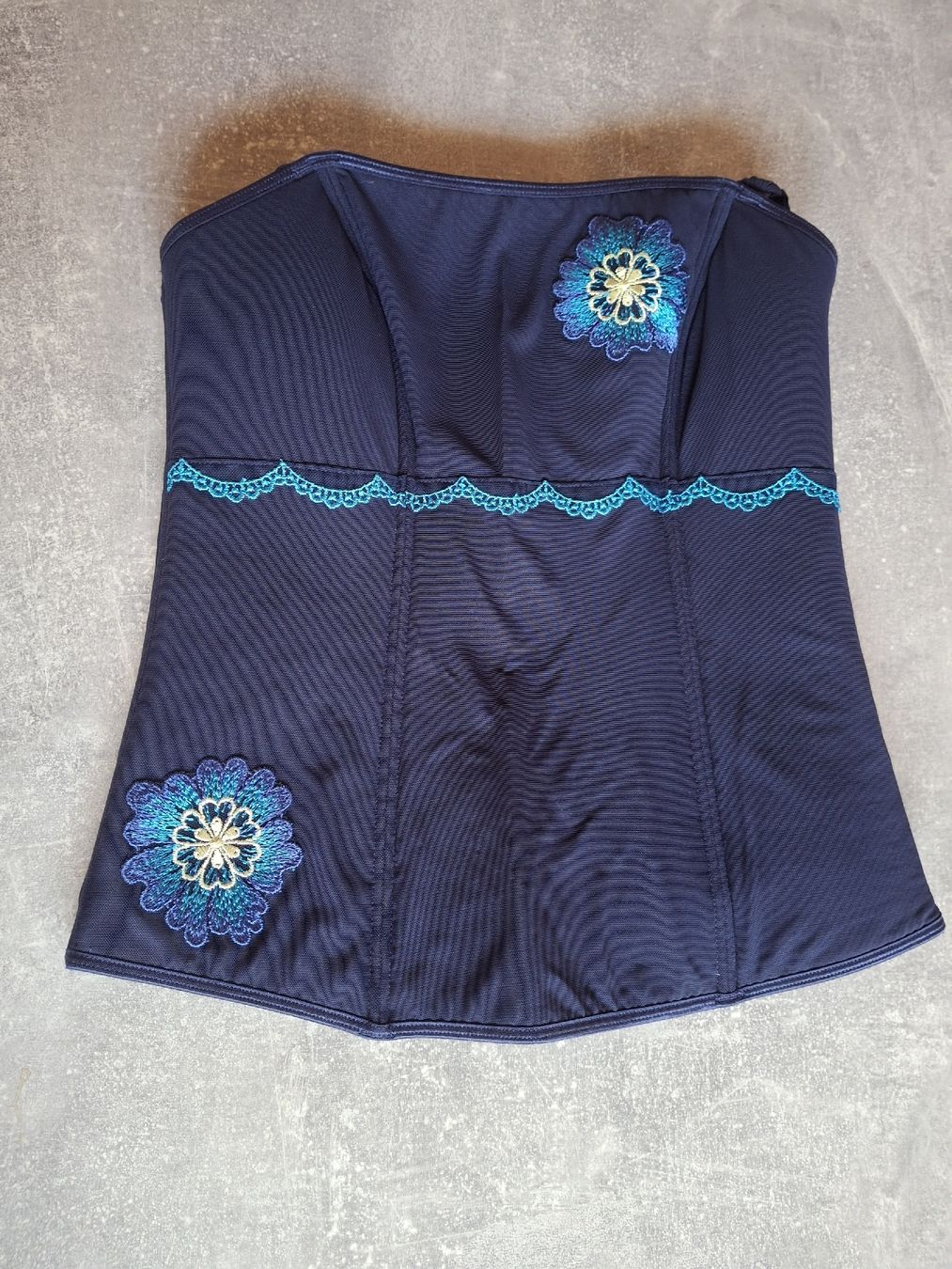 Tops: Bustier taille 36/38 marque Charlott' – D'occasion à Villiers par san_jn5w