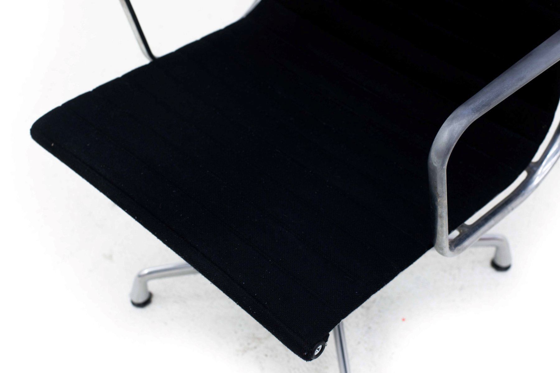 Vitra Stühle: Eames EA 107 Bürostuhl in Schwarz Vitra – Gebraucht aus Zürich von STUZH38 4