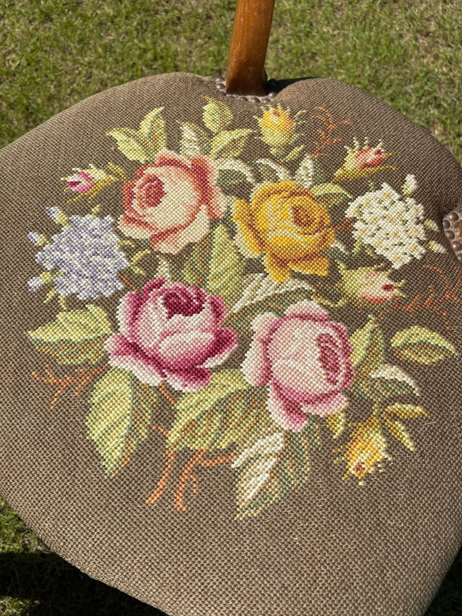 Stühle: Holzstühle mit Blumenmuster + Hocker – Gebraucht aus Luzern von ega_ck2n 4