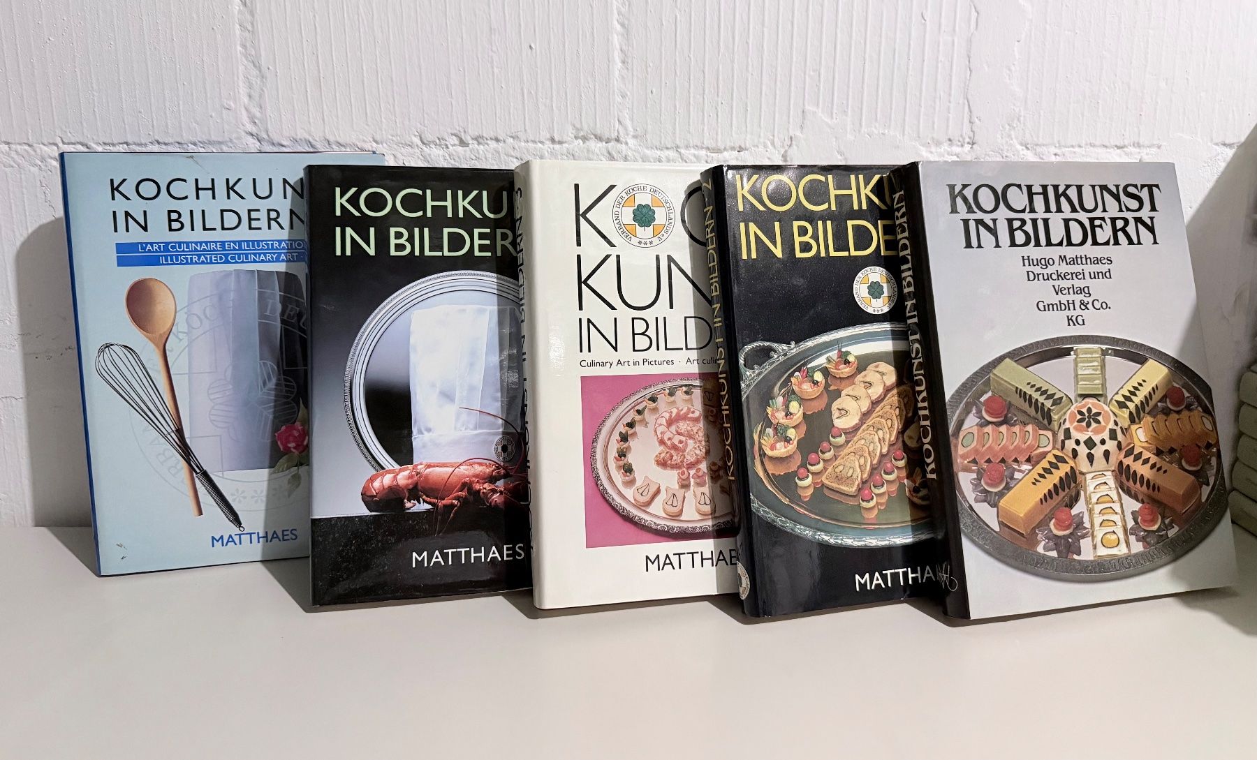 Libri: Kochbuch Kochkunst in Bildern 1-5 – Usato da Männedorf venduto da Suvretaner