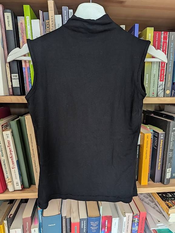 Top: Guaja Studio Petra Fitted High-Neck Top - Black – Usato da Zürich venduto da lin_6dtc 4