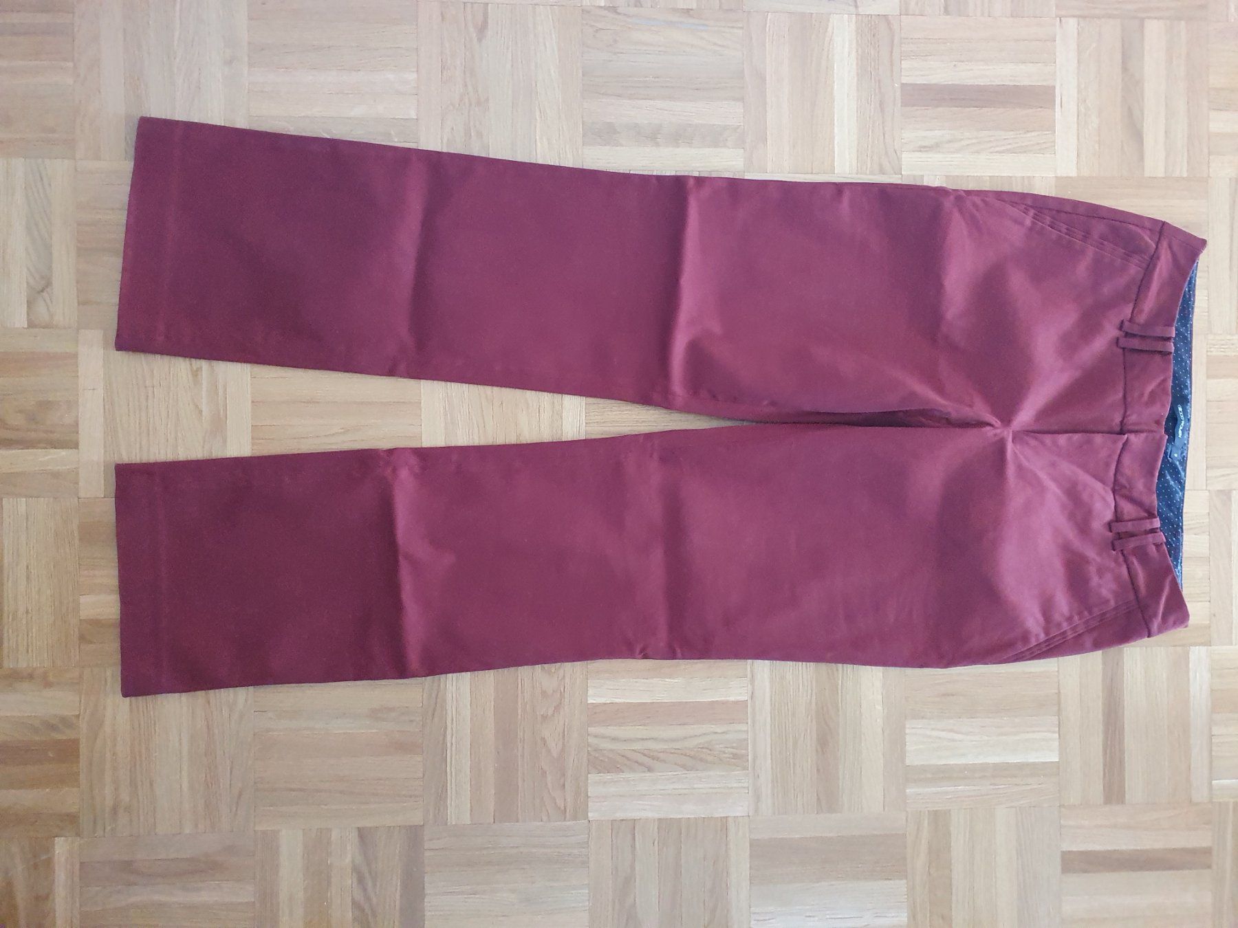 Pantaloni: Pantalon dame bordeau taille 38 – Usato da Prilly venduto da RoDyRe 3