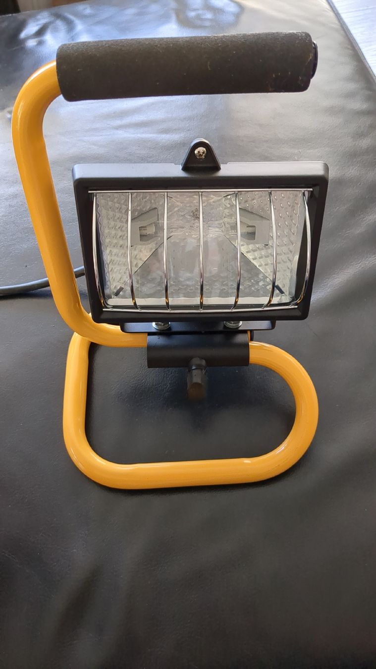 Lampen: Bauscheinwerfer Halogen 150W, voll funktionstüchtig – Gebraucht aus Randa von est_m9n9
