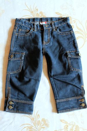 Yigga * schwarze JEANS / Caprihose mit Cargotaschen  146