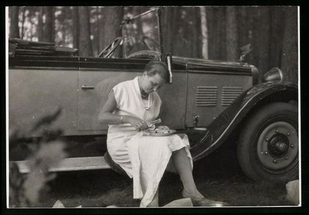 Photo Auto Adler Cabrio, Dame beim Pickn