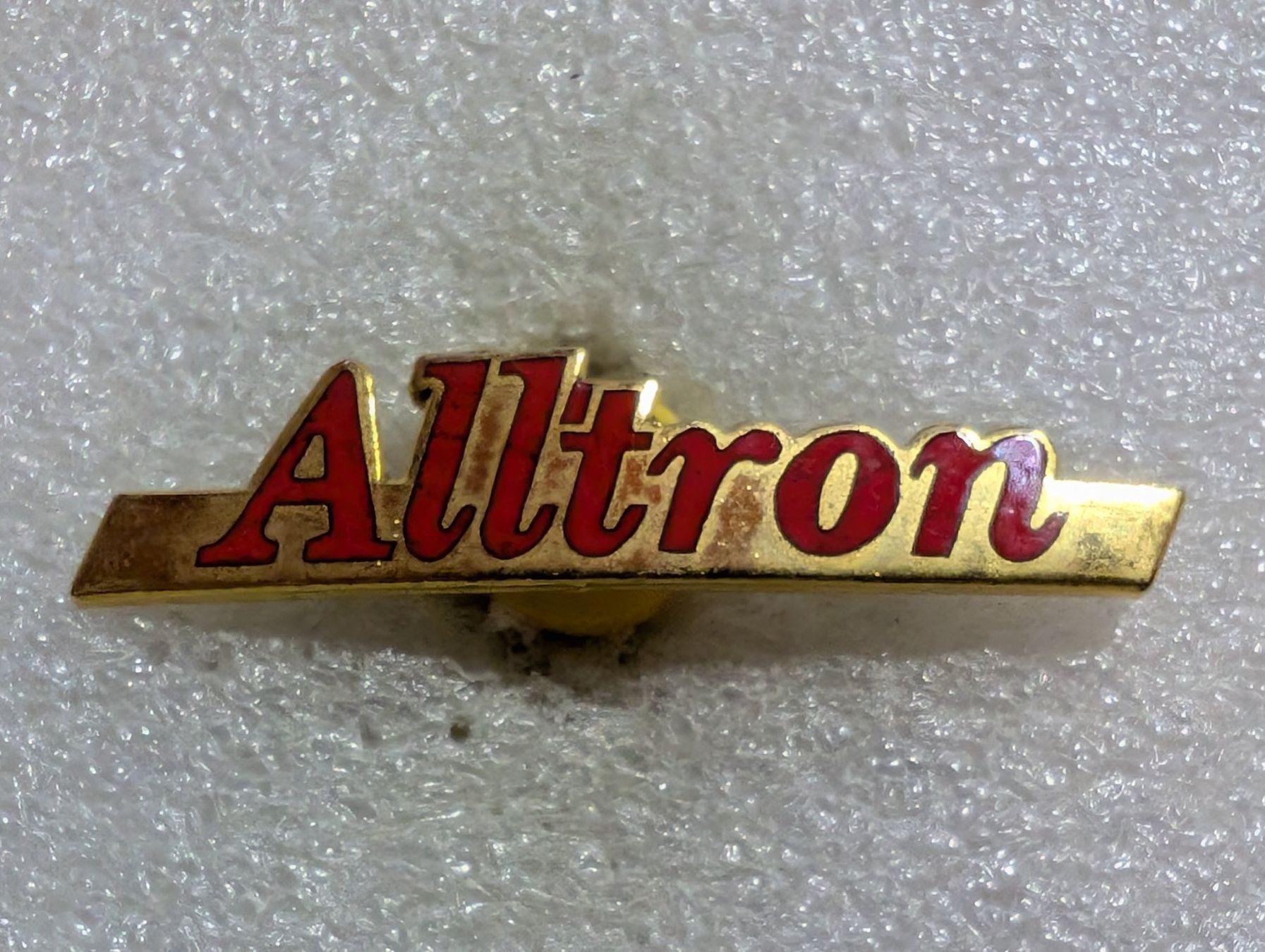 Placchette & Badge: Ansteckpin 13: Alltron – Usato da Oppligen venduto da Pin-Fall-Shop