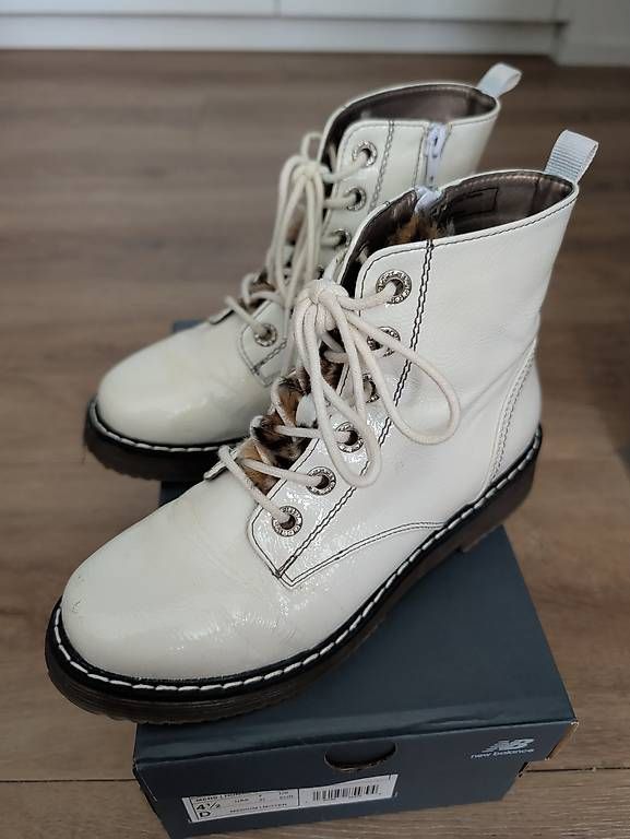 Bugatti Scarpe da donna: Bugatti Damen Boots white Gr. 37 – Usato da Schwarzenbach SG venduto da ana_vb2s