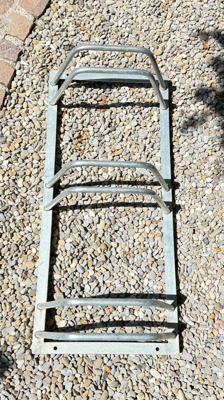 Veloständer: Fahrradständer Metall 3Plätze – Gebraucht aus Allschwil von Spice6 1