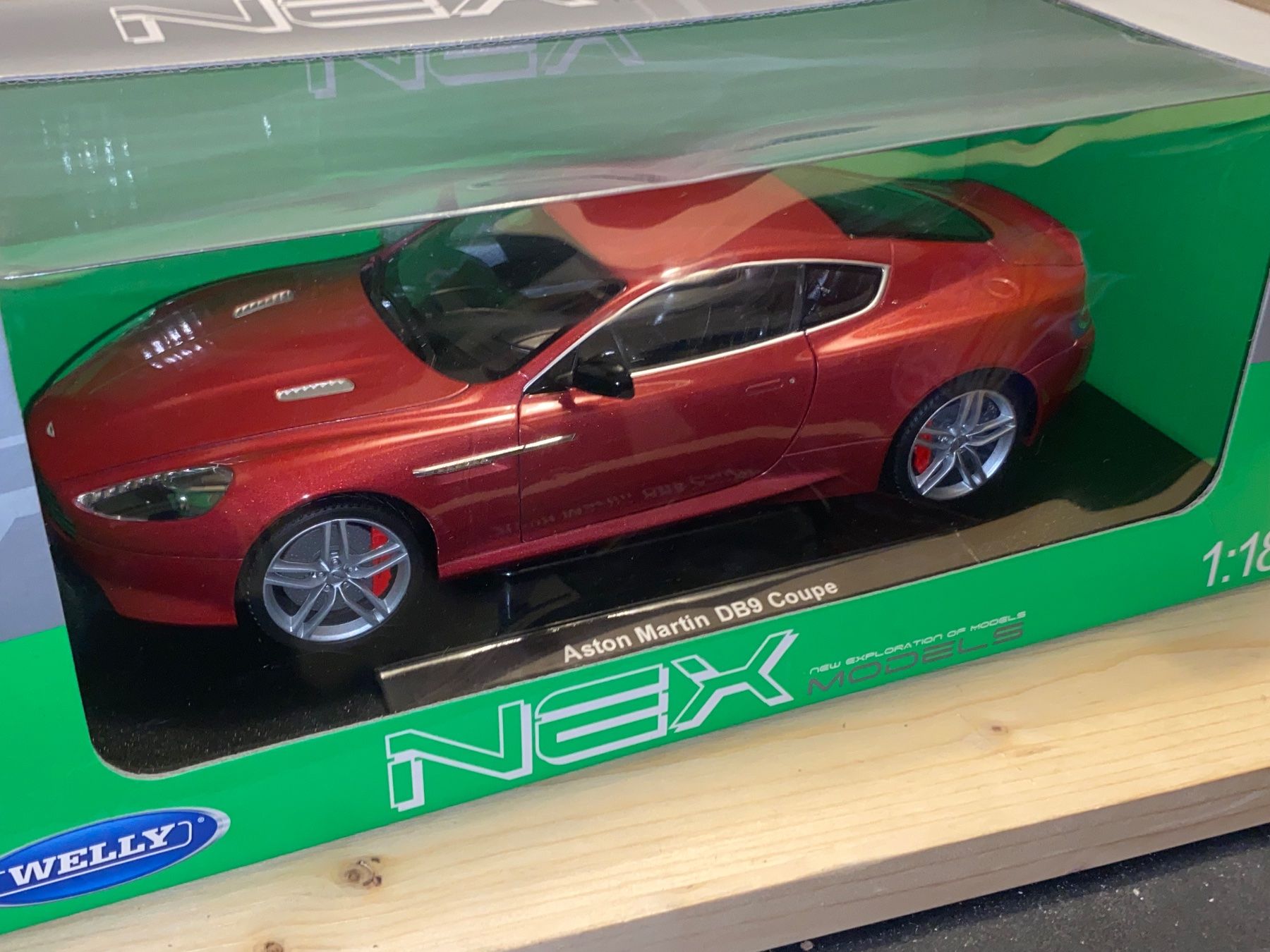 Aston Martin Modellini d'auto: Aston Martin DB9 1/18 Nex Models – Nuovo (secondo la descrizione) da Wohlen AG venduto da PrivatSammlung