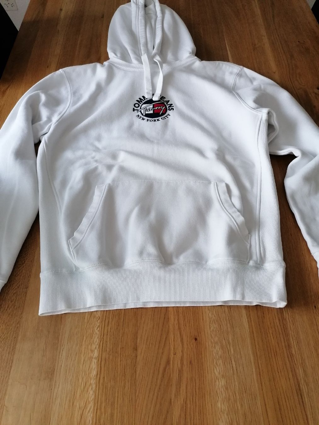 Tommy Hilfiger Pullover & Sweatshirts: Pullover Tomy Hilfiger – Gebraucht aus Adliswil von Romanista1927